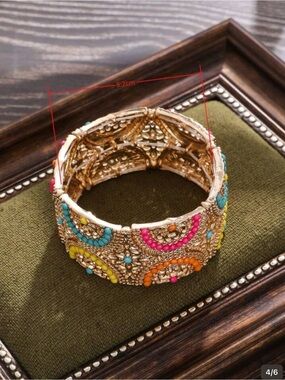 Strachable bracelet